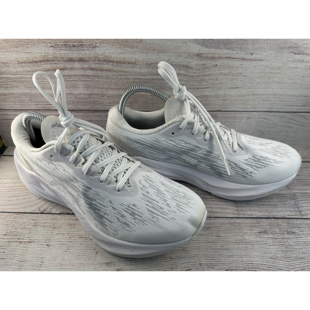 Asics Novablast 3 Men's White Lace Up Mesh Low Top Running Shoes Size 9
